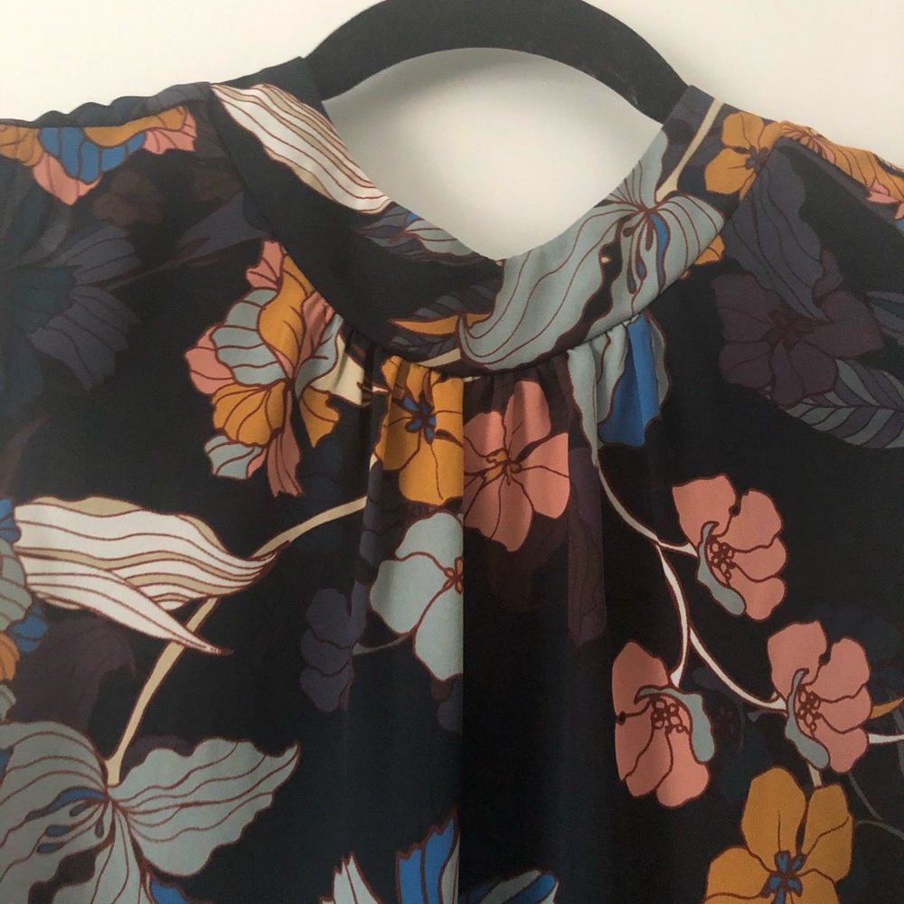 Beautiful top! - Picture 2 of 6